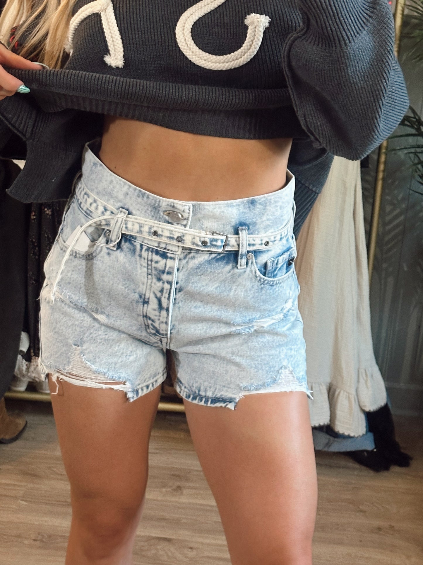 Tilly Ultra High Rise Distressed Short